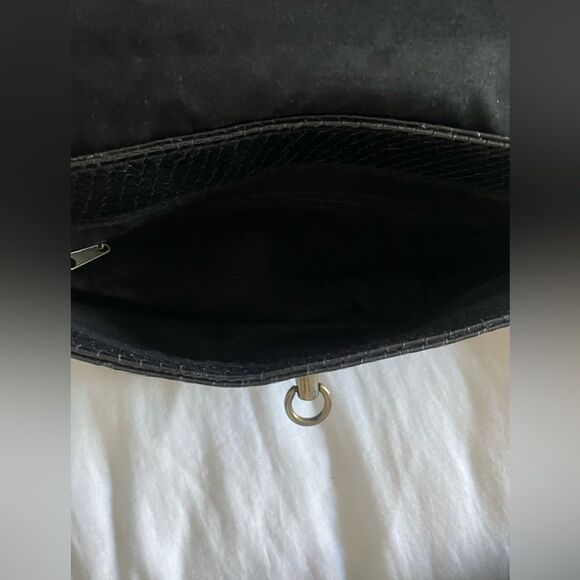 Black snake embossed purse. - Picture 4 of 4